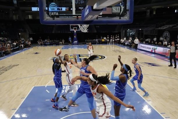 DeWanna Bonner of the Connecticut Sun shoots the ball during the game against the Chicago Sky on June 17, 2021 at the Wintrust Arena in Chicago,...