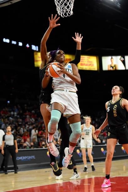 Reshanda Gray of the New York Liberty drives to the basket during the game against the Las Vegas Aces on June 17, 2021 at Michelob ULTRA Arena in Las...