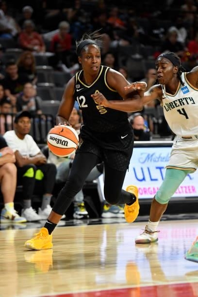 Chelsea Gray of the Las Vegas Aces drives to the basket during the game against the New York Liberty on June 17, 2021 at Michelob ULTRA Arena in Las...