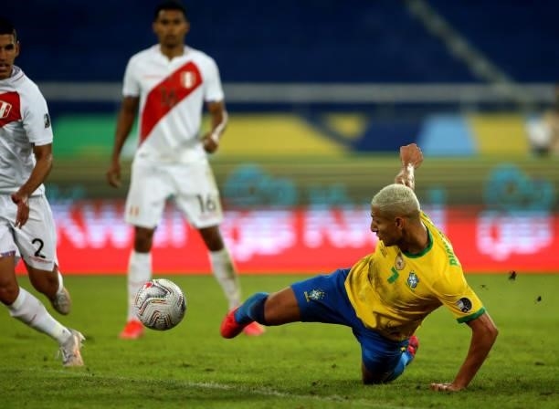 Richarlison of Brazil scores his goal during the match between Brazil and Peru as part of Conmebol Copa America Brazil 2021 at Estadio Olímpico...
