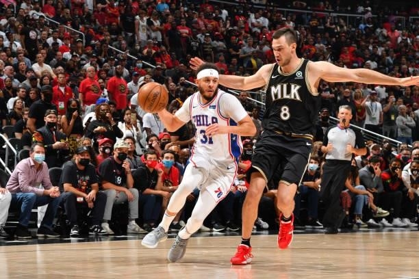 Seth Curry of the Philadelphia 76ers drives to the basket against Danilo Gallinari of the Atlanta Hawks during Round 2, Game 6 of the Eastern...