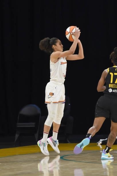 Skylar Diggins-Smith of the Phoenix Mercury shoots the ball against the Los Angeles Sparks on June 18, 2021 at the Los Angeles Convention Center in...