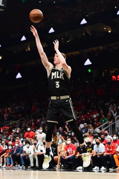 Kevin Huerter of the Atlanta Hawks shoots the ball against the Philadelphia 76ers during Round 2, Game 6 of the Eastern Conference Playoffs on June...