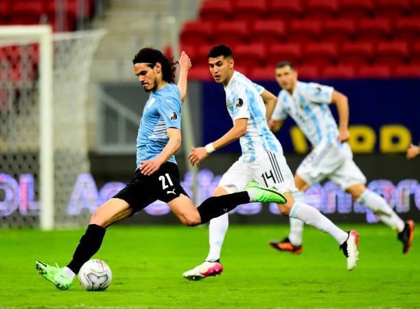 Edinson Cavani of Uruguay competes for the ball with Exequiel Palacios of Argentina during the match between Argentina and Uruguay as part of...