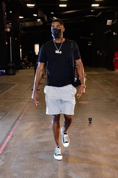 Twaun Moore of the Phoenix Suns arrives before the game against the LA Clippers during Game 1 of the Western Conference Finals of the 2021 NBA...