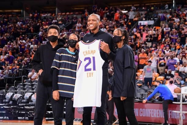General Manager, James Jones of the Phoenix Suns receives the Executive of the Year award before the game against the LA Clippers during Game 1 of...
