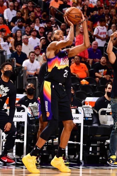Mikal Bridges of the Phoenix Suns shoots a three-pointer during the game against the LA Clippers during Game 1 of the Western Conference Finals of...