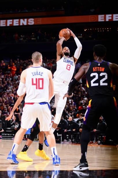 Paul George of the LA Clippers shoots the ball during the game against the Phoenix Suns during Game 1 of the Western Conference Finals of the 2021...