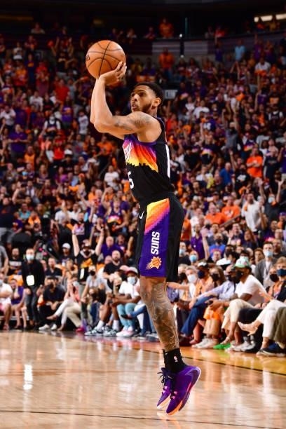 Cameron Payne of the Phoenix Suns shoots a three-pointer during the game against the LA Clippers during Game 1 of the Western Conference Finals of...