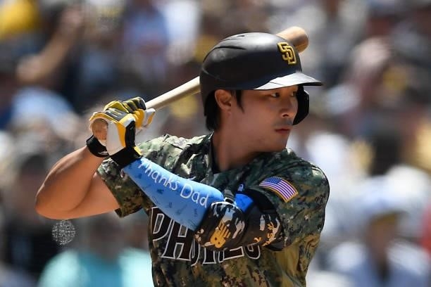 Ha-Seong Kim of the San Diego Padres wears an armband with "thanks dad