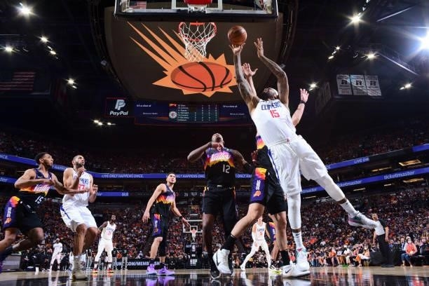 DeMarcus Cousins of the LA Clippers drives to the basket during the game against the Phoenix Suns during Game 1 of the Western Conference Finals of...