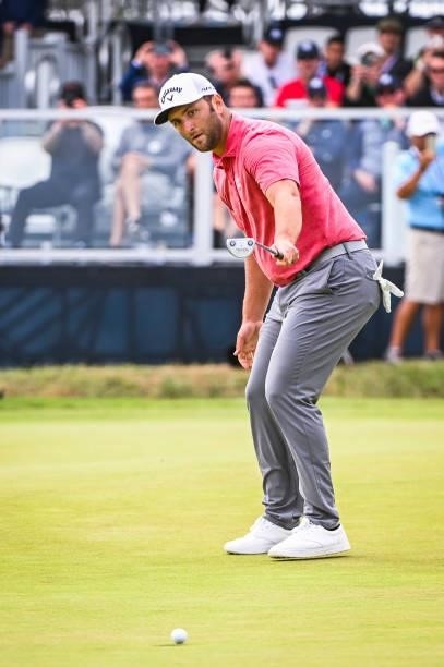 Jon Rahm of Spain raises his putter and celebrates after making a birdie putt on the 18th hole green during the final round of the 121st U.S. Open on...