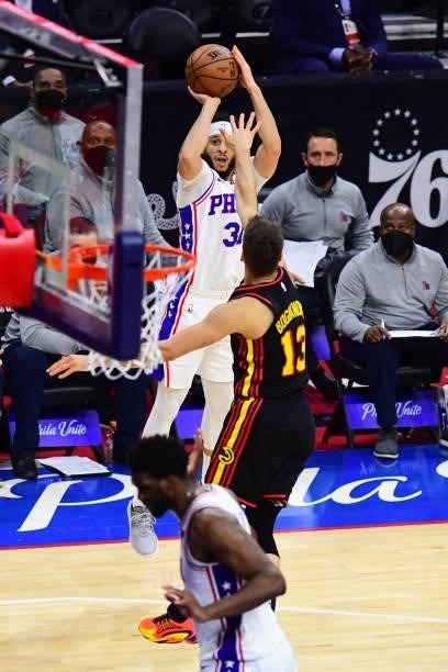 Seth Curry of the Philadelphia 76ers shoots a three point basket against the Atlanta Hawks during Round 2, Game 7 of the 2021 NBA Playoffs on June...