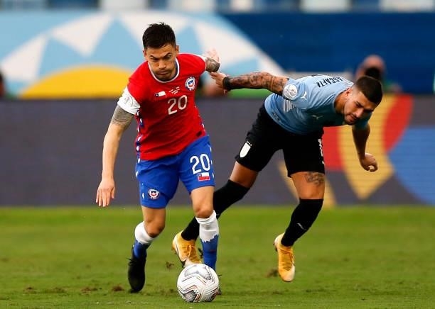 Charles Aranguiz of Chile competes for the ball with Giorgian De Arrascaeta of Uruguay ,during the match between Uruguay and Chile as part of...