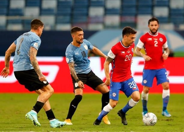 Charles Aranguiz of Chile competes for the ball with Giorgian De Arrascaeta of Uruguay during the match between Uruguay and Chile as part of Conmebol...