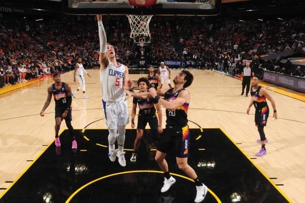 Luke Kennard of the LA Clippers shoots the ball during the game against the Phoenix Suns during Game 2 of the Western Conference Finals of the 2021...