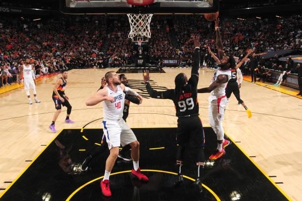 Patrick Beverley of the LA Clippers shoots the ball during the game against the Phoenix Suns during Game 2 of the Western Conference Finals of the...