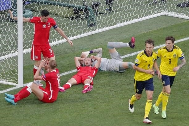 Poland's forward Robert Lewandowski , Poland's defender Kamil Glik and Poland's midfielder Grzegorz Krychowiak react after missing a goal opportunity...