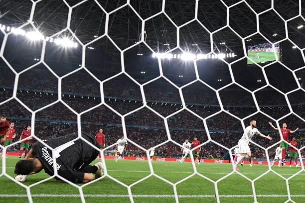 France's forward Karim Benzema shoots and scores from the penalty spot past Portugal's goalkeeper Rui Patricio during the UEFA EURO 2020 Group F...