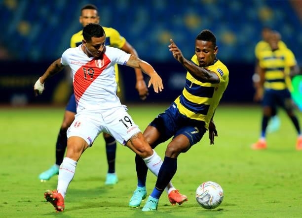 Pervis Estupinan of Ecuador competes for the ball with Yoshimar Yotun of Peru during the match between Colombia and Peru as part of Conmebol Copa...