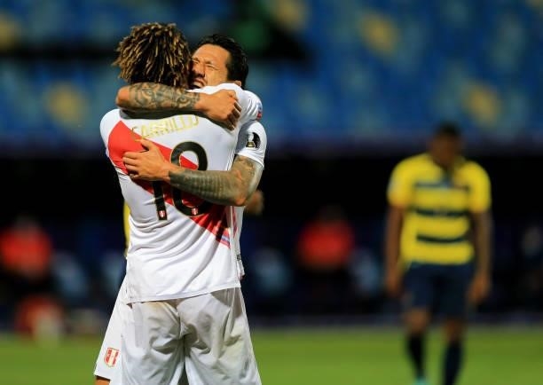 Andre Carrillo of Peru celebrates with his team mates Gianluca Lapadula after scores his gol ,during the match between Colombia and Peru as part of...