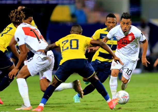 Christian Cueva of Peru competes for the ball with Pervis Estupinan and Jhegson Mendez of Ecuador during the match between Colombia and Peru as part...