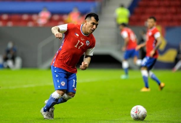 Gary Medel of Chile controls the ball during the match between Chile and Paraguay as part of Conmebol Copa America Brazil 2021 at Mane Garrincha...