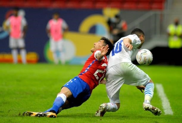 Charles Aranguiz of Chile competes for the ball with Miguel Almiron of Paraguay during the match between Chile and Paraguay as part of Conmebol Copa...