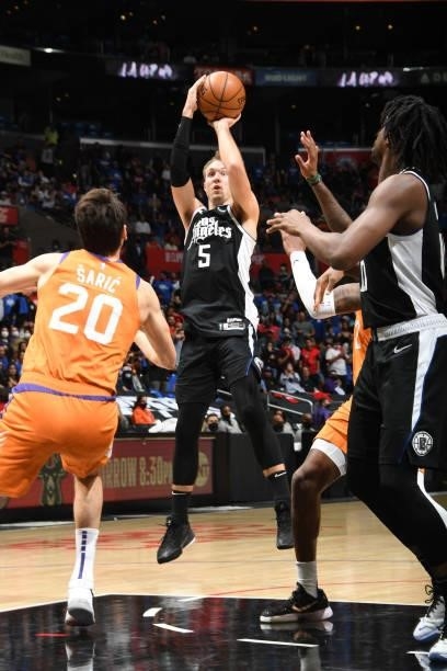 Luke Kennard of the LA Clippers shoots the ball against the Phoenix Suns during Game 3 of the Western Conference Finals of the 2021 NBA Playoffs on...