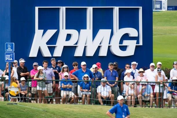 The gallery on the 18th hole during the third round for the 2021 KPMG Women's Championship at the Atlanta Athletic Club on June 26, 2021 in Johns...