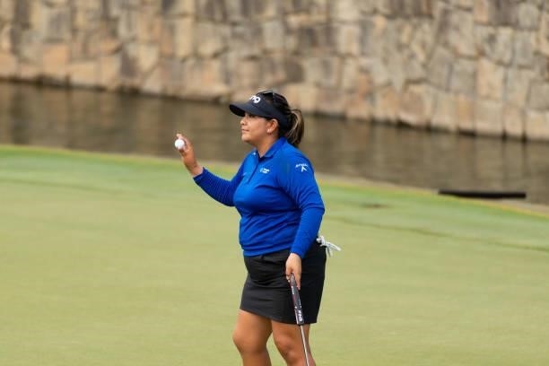 Lizette Salas acknowledges the gallery on the 18th hole during the third round for the 2021 KPMG Women's Championship at the Atlanta Athletic Club on...