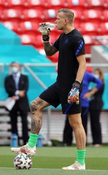 Netherlands' goalkeeper Marco Bizot drinks water as he warms up before the UEFA EURO 2020 round of 16 football match between the Netherlands and the...