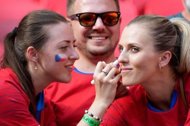 Czech Republic supporters draw their national flag on their faces before the UEFA EURO 2020 round of 16 football match between the Netherlands and...