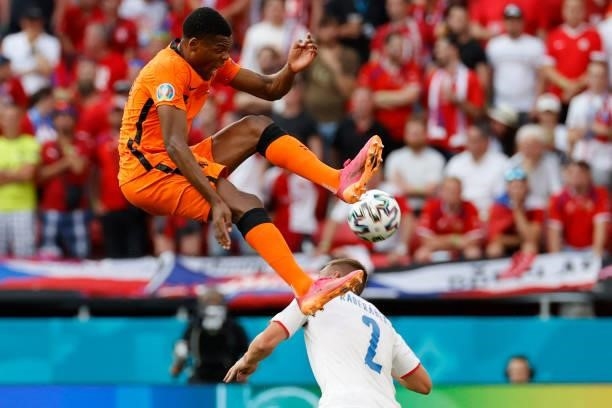 Netherlands' defender Denzel Dumfries challenges Czech Republic's defender Pavel Kaderabek during the UEFA EURO 2020 round of 16 football match...