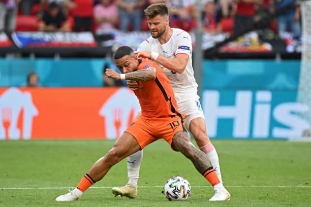 Netherlands' forward Memphis Depay fights for the ball with Czech Republic's defender Ondrej Celustka during the UEFA EURO 2020 round of 16 football...