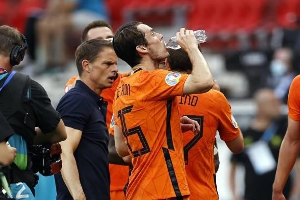 Holland coach Frank de Boer, Marten de Roon of Holland drink during the UEFA EURO 2020 match between the Netherlands and the Czech Republic at the...
