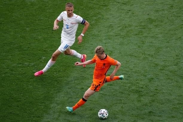Czech Republic's midfielder Tomas Soucek fights for the ball with Netherlands' midfielder Frenkie de Jong during the UEFA EURO 2020 round of 16...