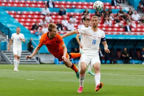 Czech Republic's midfielder Tomas Soucek challenges Netherlands' midfielder Frenkie de Jong during the UEFA EURO 2020 round of 16 football match...