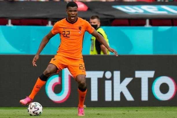 Netherlands' defender Denzel Dumfries controls the ball during the UEFA EURO 2020 round of 16 football match between the Netherlands and the Czech...
