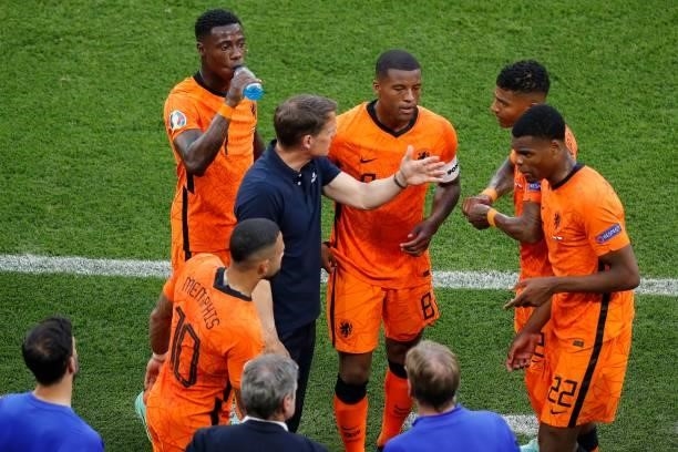 Netherlands' coach Frank de Boer speaks to his players during the UEFA EURO 2020 round of 16 football match between the Netherlands and the Czech...