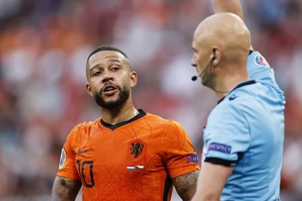 Memphis Depay of Holland, referee Sergei Karasev during the UEFA EURO 2020 match between the Netherlands and the Czech Republic at the Puskas Arena...
