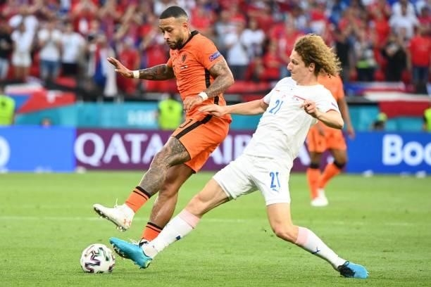 Netherlands' forward Memphis Depay fights for the ball with Czech Republic's midfielder Alex Kral during the UEFA EURO 2020 round of 16 football...