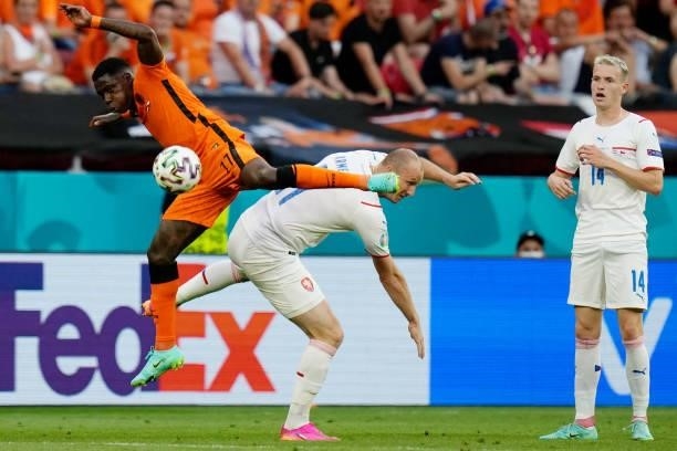Netherlands' midfielder Quincy Promes challenges Czech Republic's forward Michal Krmencik during the UEFA EURO 2020 round of 16 football match...