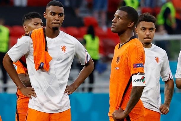 Netherlands' midfielder Ryan Gravenberch, Netherlands' midfielder Georginio Wijnaldum and Netherlands' forward Donyell Malen react at the end of the...