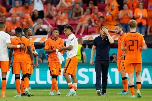 Netherlands' coach Frank de Boer reacts with players at the end of the UEFA EURO 2020 round of 16 football match between the Netherlands and the...