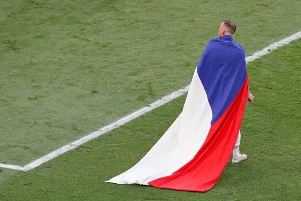 Czech Republic's defender Vladimir Coufal wears his national flag as he celebrates winning the UEFA EURO 2020 round of 16 football match between the...