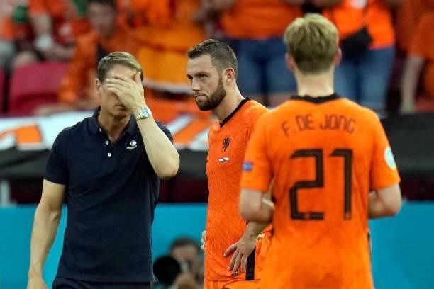 Netherlands' coach Frank de Boer reacts next to Netherlands' defender Stefan de Vrij at the end of the UEFA EURO 2020 round of 16 football match...