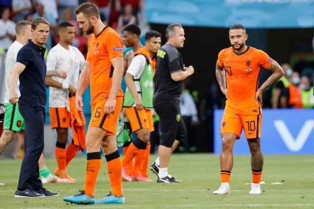 Netherlands' forward Memphis Depay reacts at the end of the UEFA EURO 2020 round of 16 football match between the Netherlands and the Czech Republic...