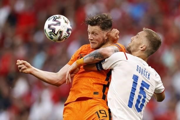 Wout Weghorst of Holland, Tomas Soucek of Czech Republic during the UEFA EURO 2020 match between the Netherlands and the Czech Republic at Puskas...