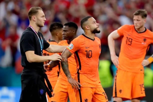 Teun Koopmeiners of Holland, Memphis Depay of Holland during the EURO match between Holland v Czech Republic at the Puskas Arena on June 27, 2021 in...